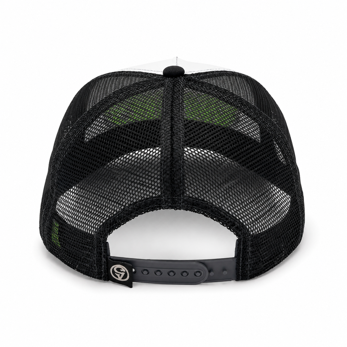 Parte trasera de Graff Skool con rejilla negra, cierre snapback ajustable y etiqueta de Vanity Skulls